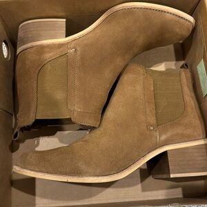 Crevo Boots like new Women’s 9